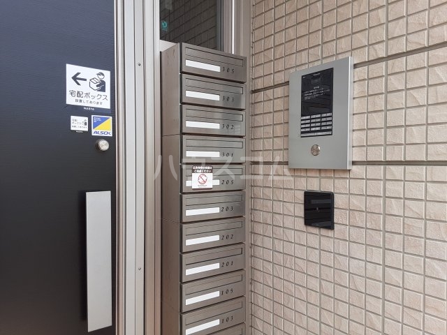 24/30 エントランス