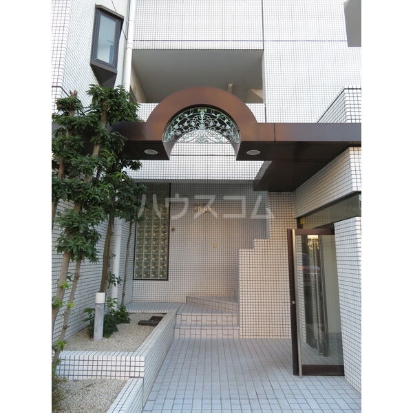 23/25 エントランス