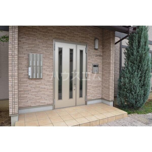 21/30 エントランス