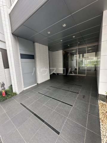 23/25 エントランス