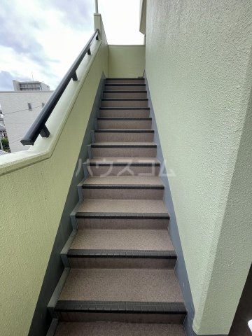 27/30 エントランス