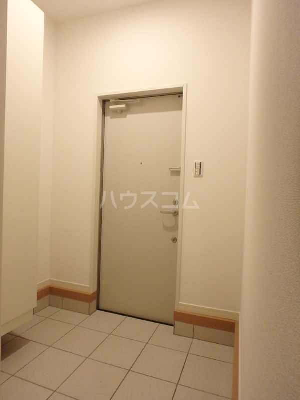 13/28 玄関
