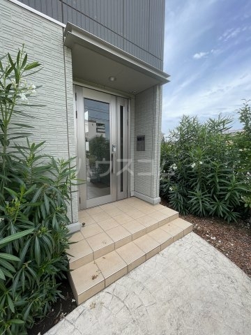 23/30 エントランス