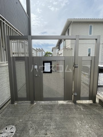 24/30 エントランス