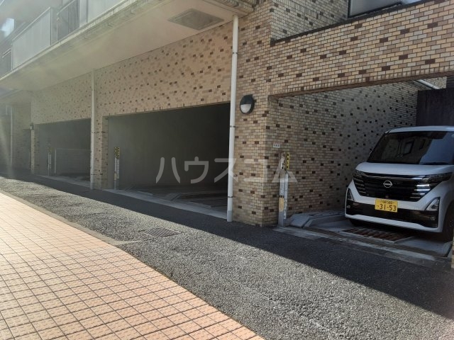 24/27 エントランス