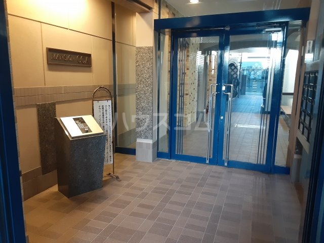 26/27 エントランス