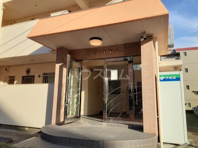 26/30 エントランス