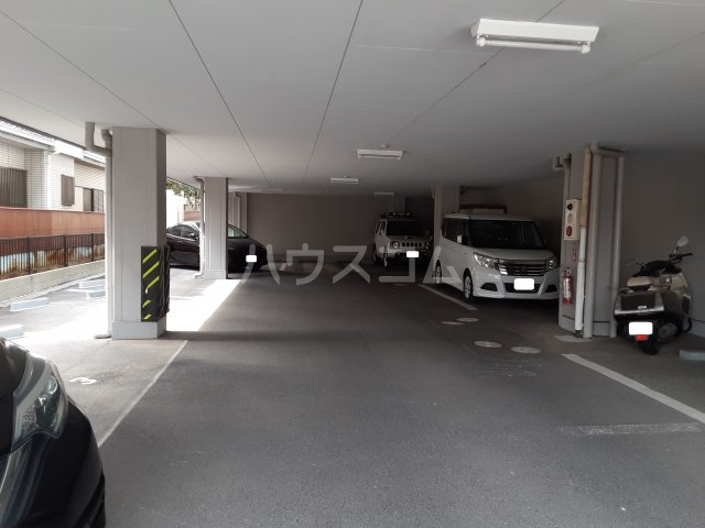 28/30 駐車場