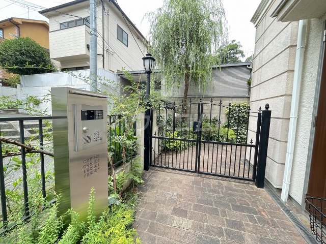 21/26 エントランス