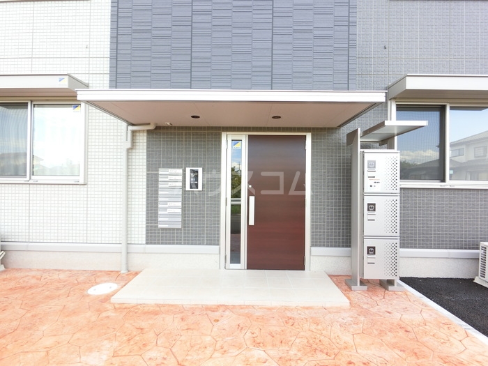 18/22 エントランス