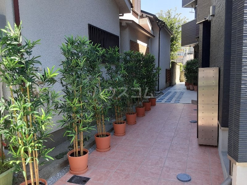 22/30 エントランス