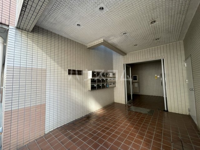 19/25 エントランス