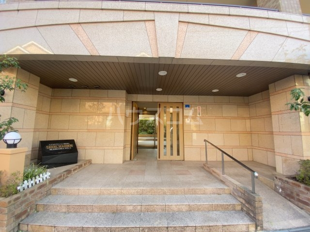 22/30 エントランス