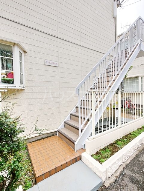 15/23 エントランス