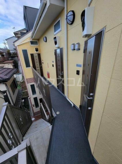 16/17 エントランス