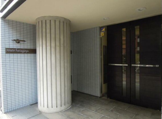 18/28 エントランス