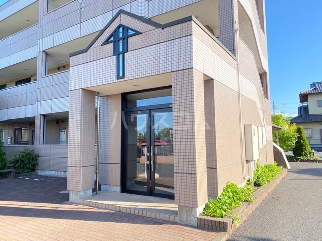 23/28 エントランス