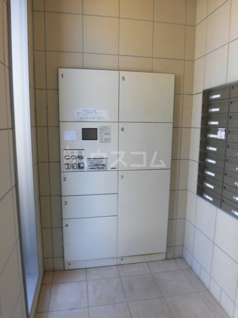 18/28 エントランス