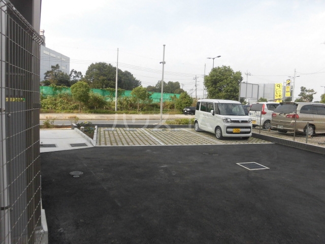 23/30 駐車場