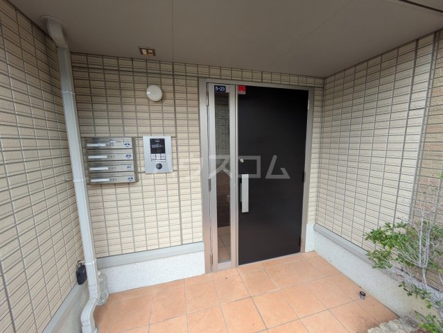 17/26 エントランス