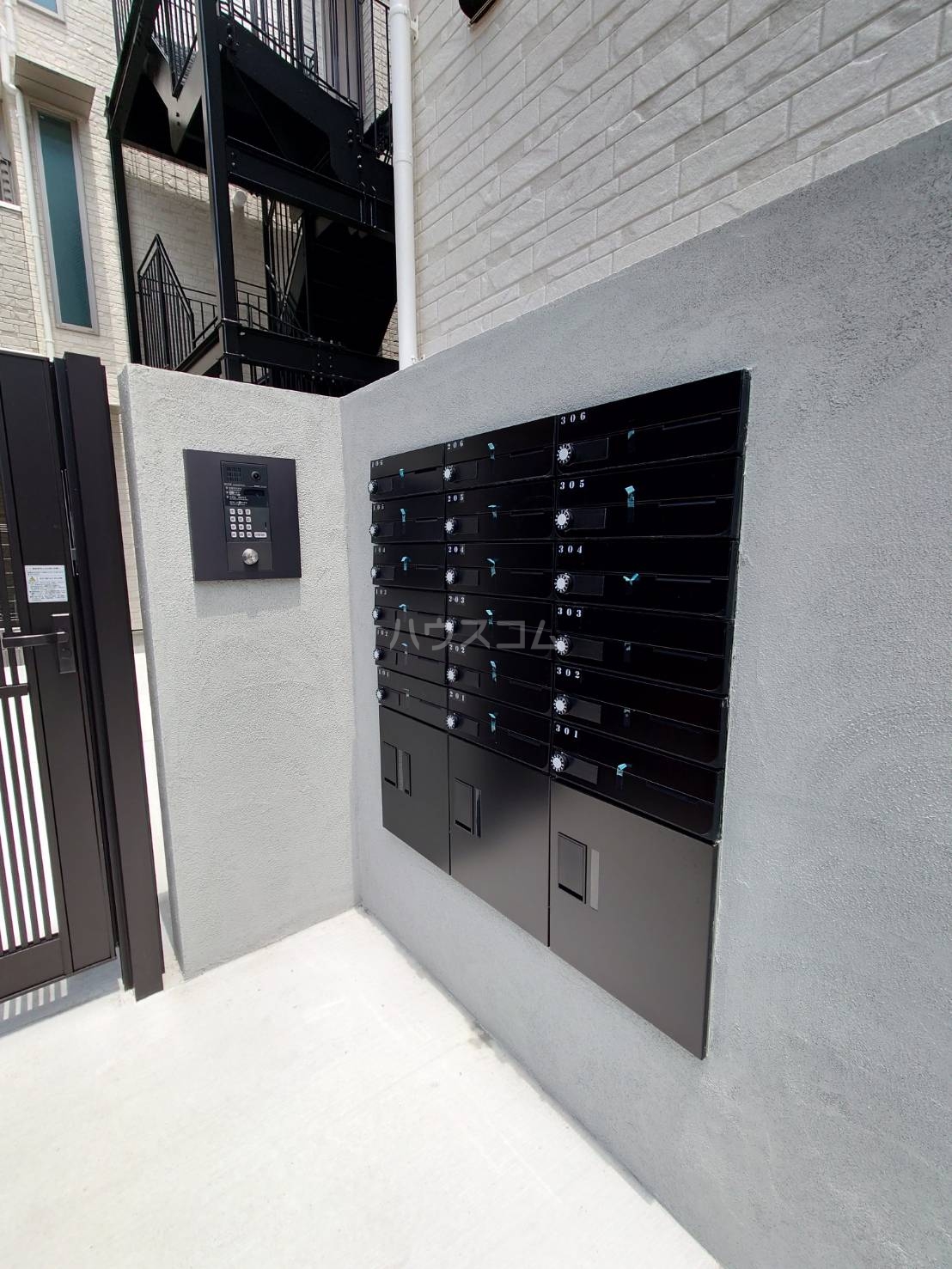 25/30 エントランス