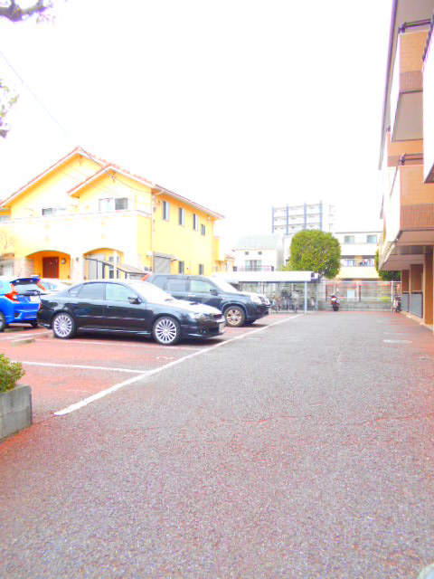 27/30 駐車場