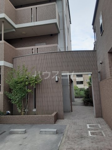 21/30 エントランス