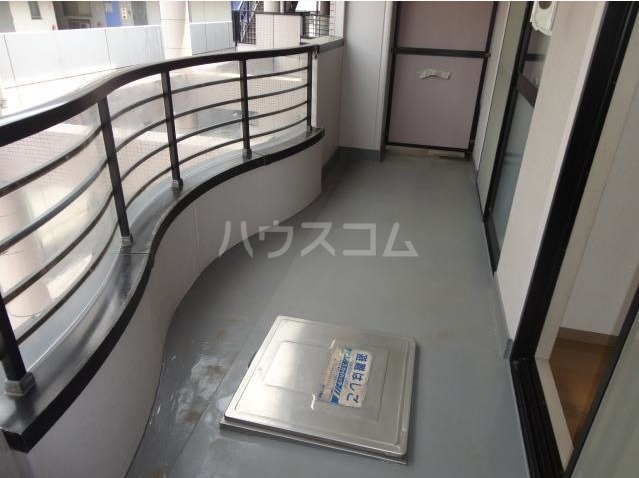 24/27 バルコニー