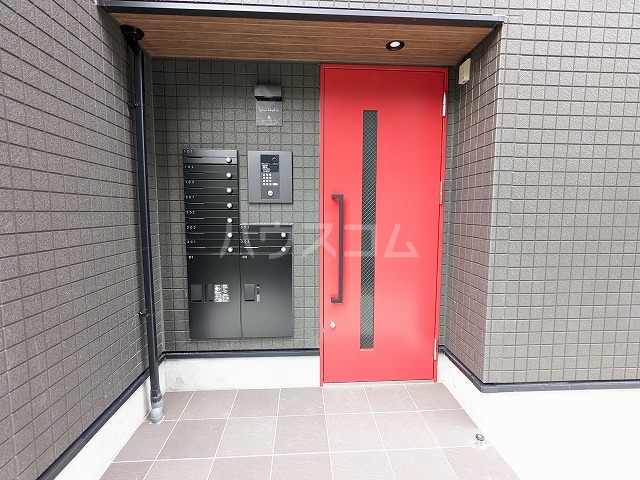 27/30 エントランス