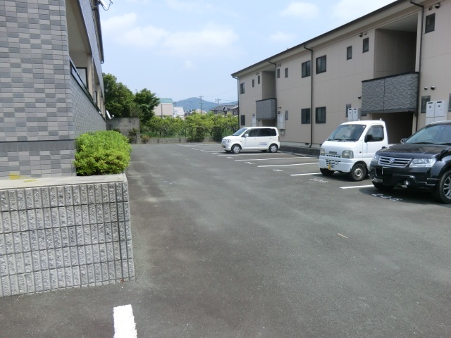 2/4 駐車場