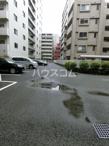 27/30 駐車場