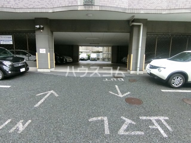 28/30 駐車場