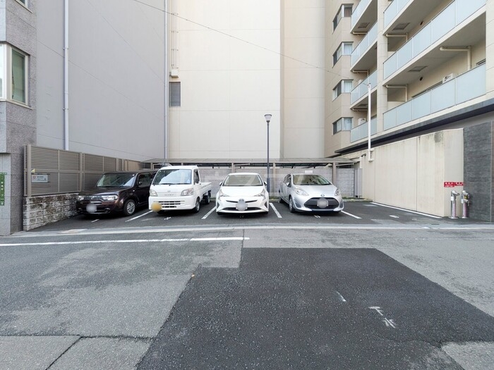 25/30 駐車場
