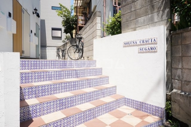 28/30 エントランス