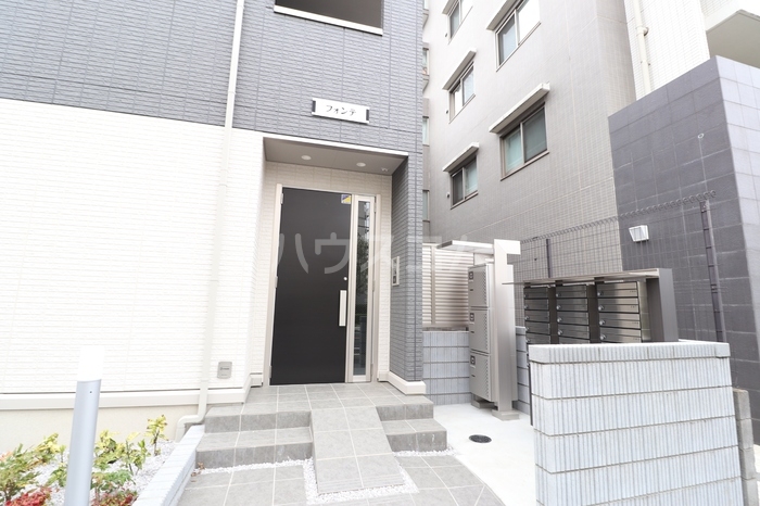 17/27 エントランス