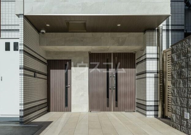 14/21 エントランス