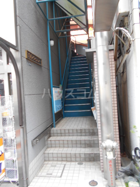 25/30 エントランス
