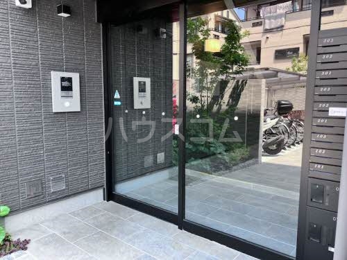 25/30 エントランス