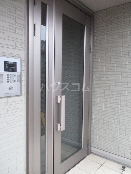 21/30 エントランス