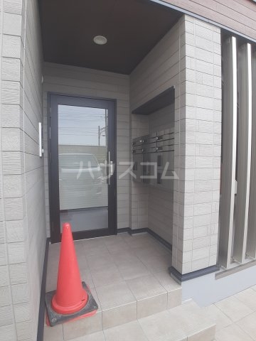 24/30 エントランス