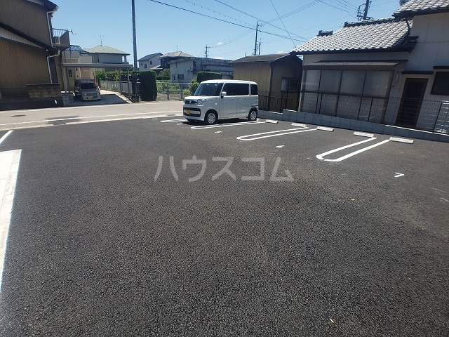 27/30 駐車場