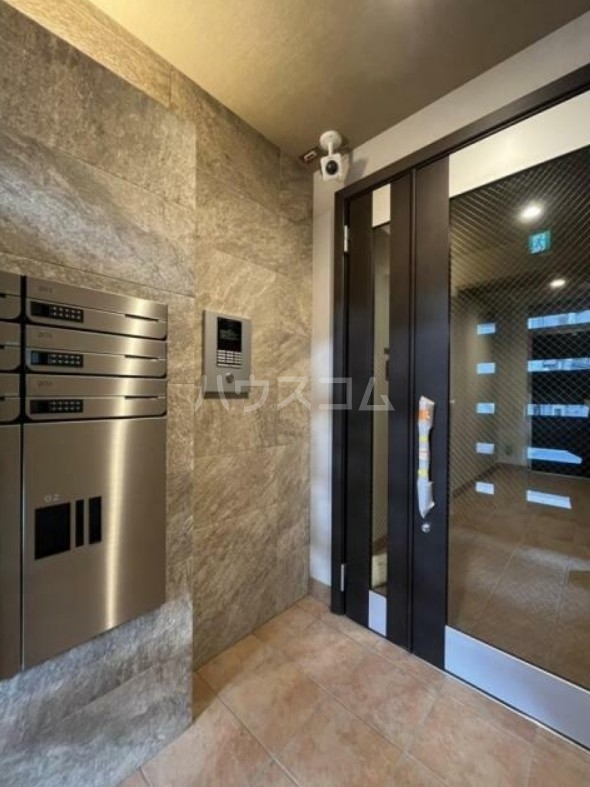 25/26 エントランス