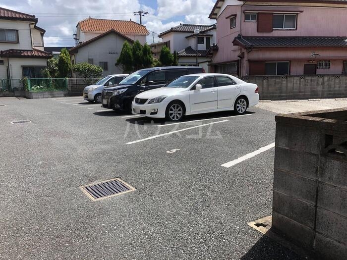2/3 駐車場