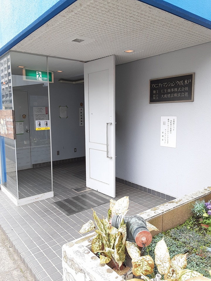 24/30 エントランス