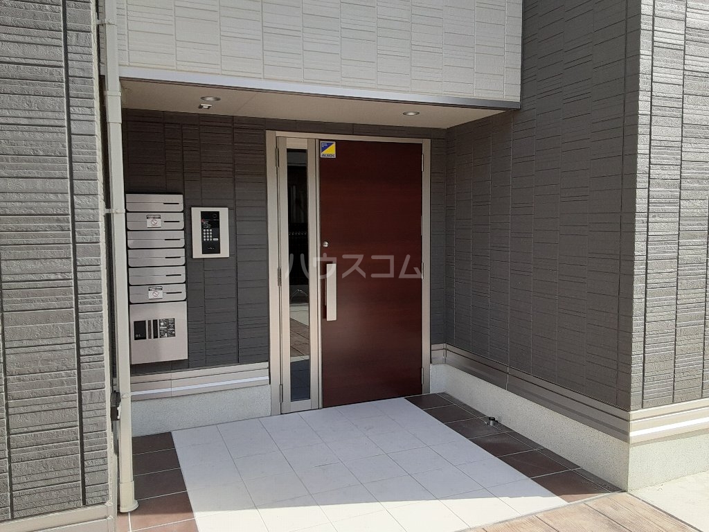 28/30 エントランス