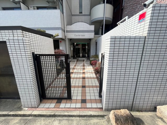 21/29 エントランス