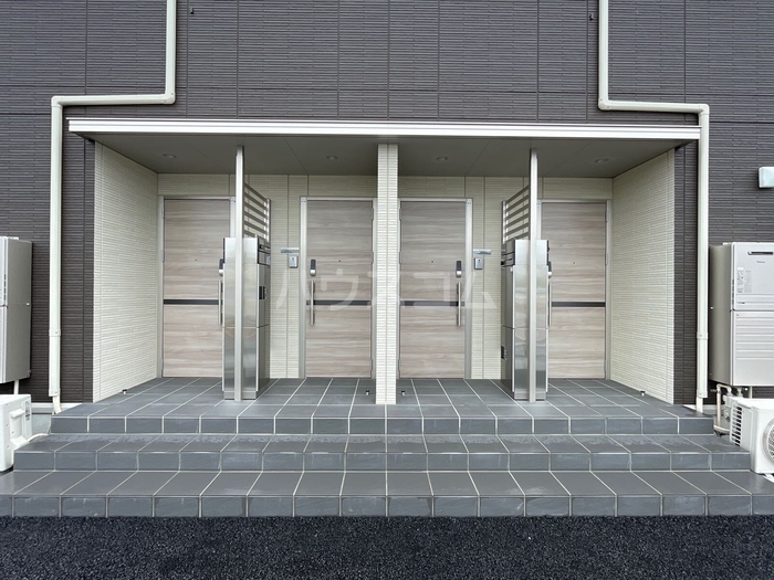 18/26 エントランス