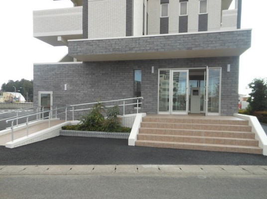 24/30 エントランス