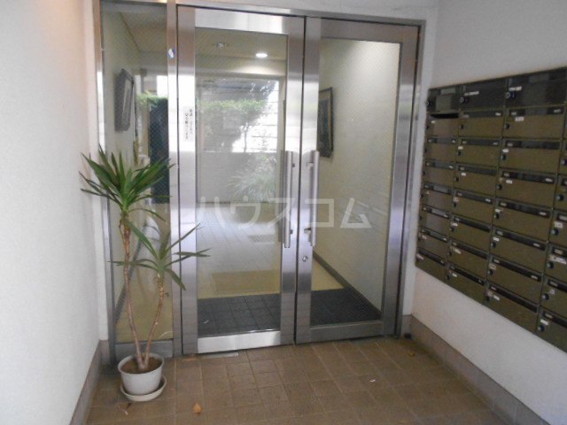 13/16 エントランス