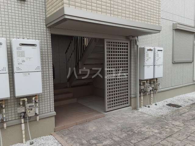 18/21 エントランス